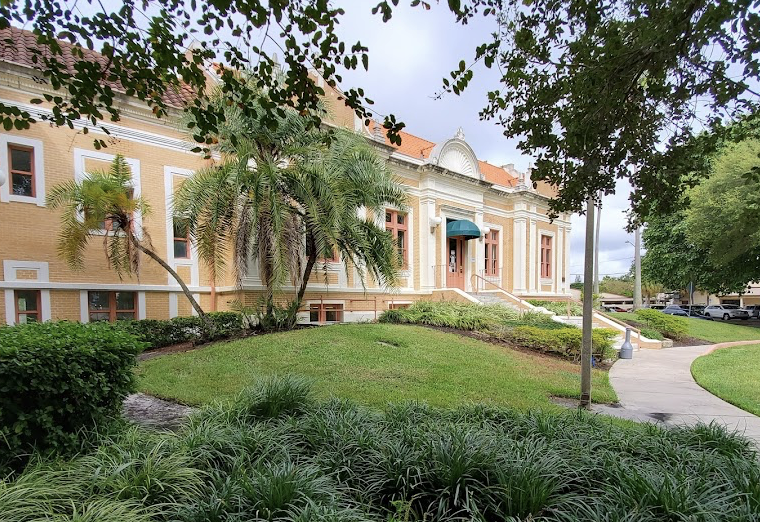 Front view of the Mirror Lake Community Library in St. Petersburg, FL
